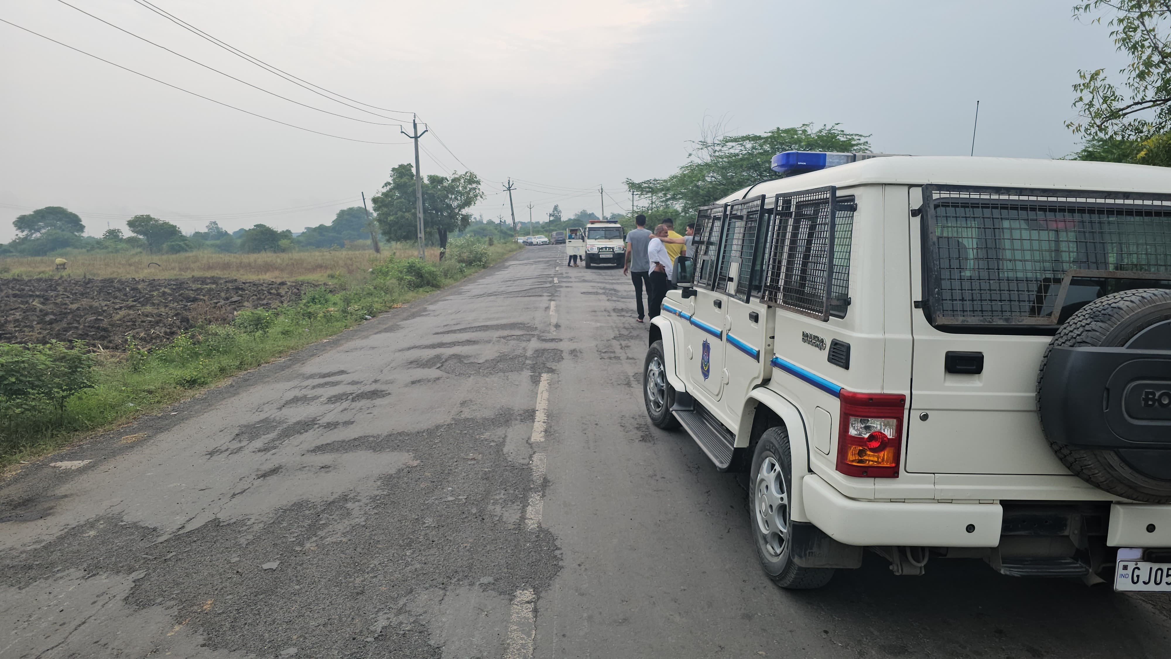 પોલીસનો મોટો કાફલો સ્થળ તપાસ માટે જોડાયો