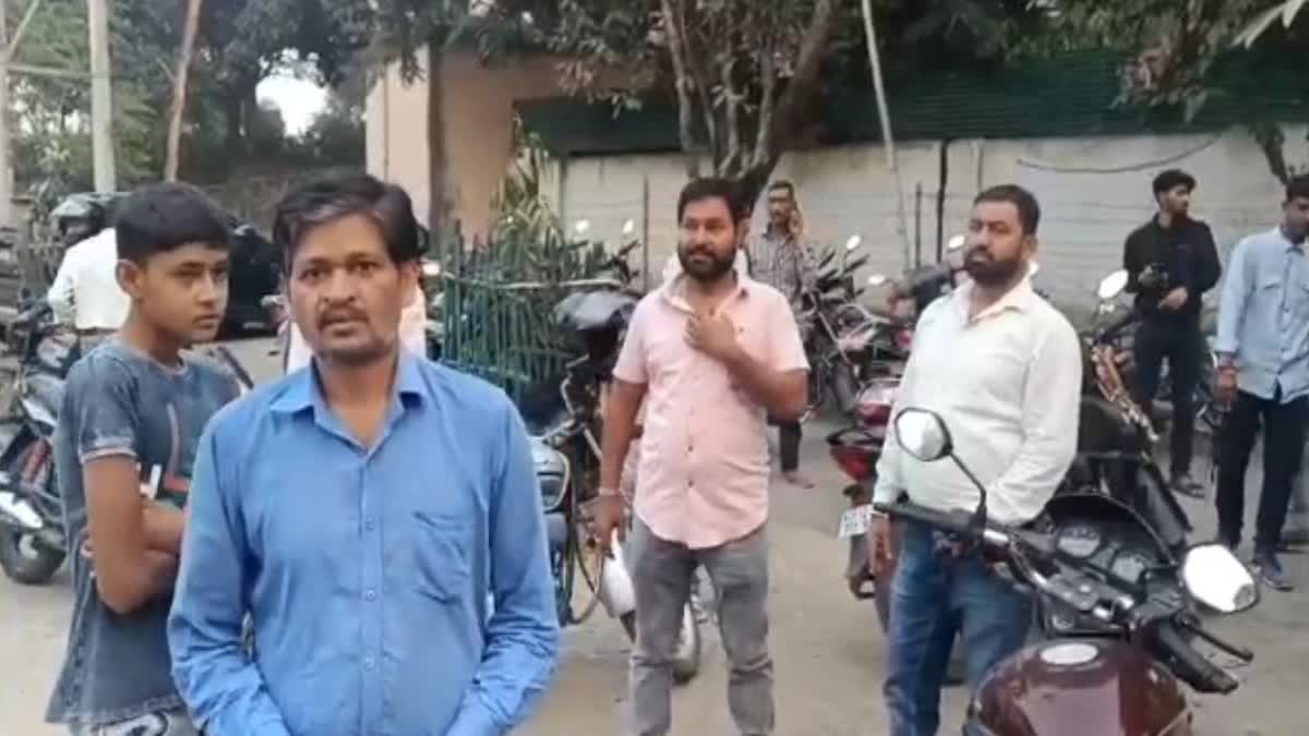 Koderma police station incharge and other policemen accused of entering house and assaulting women