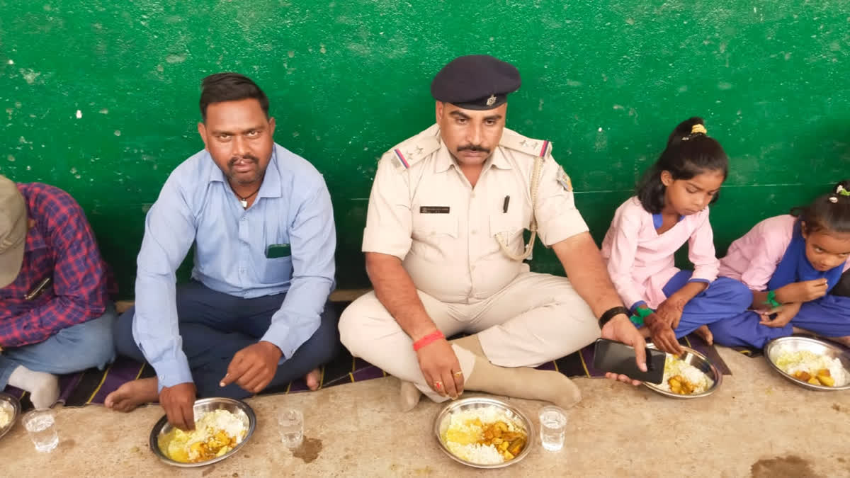 Police station incharge ate mid day meal in school
