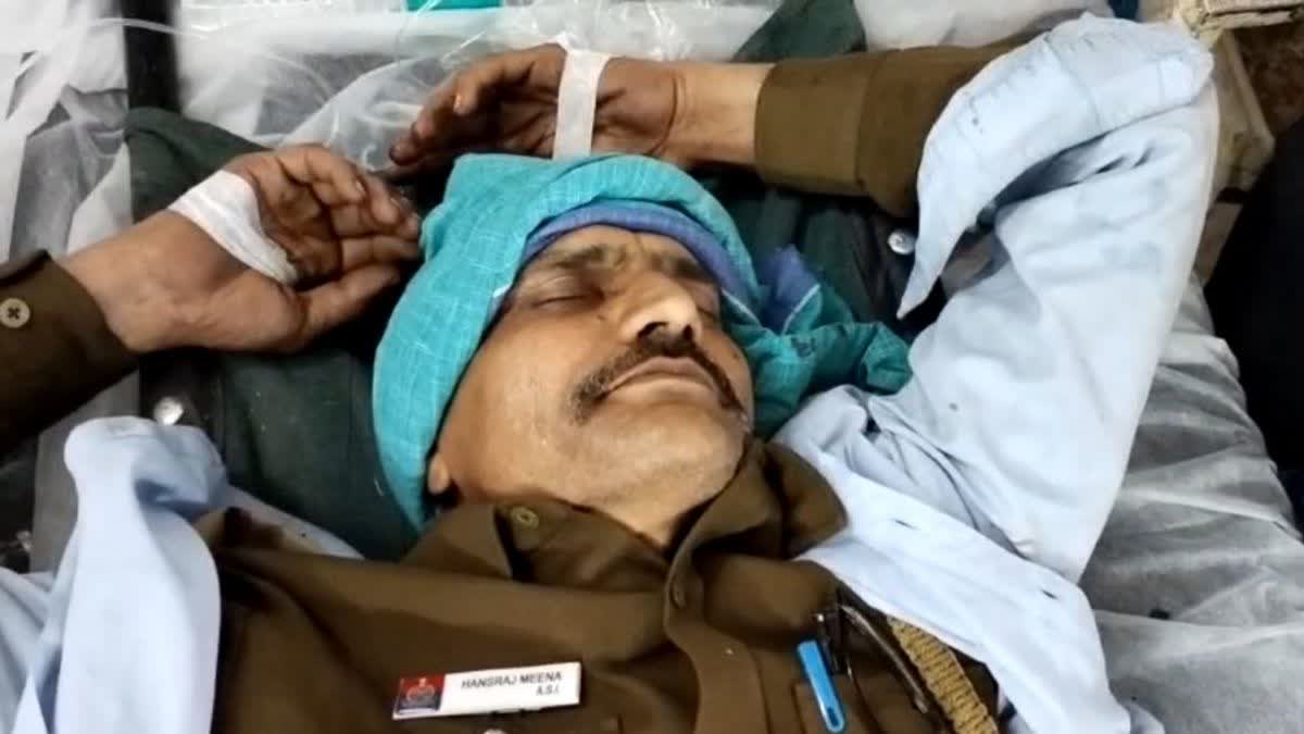 Delhi Police ASI both legs severed