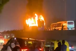 two-people-died-in-the-fire-in-a-bus-on-the-delhi-jaipur-expressway-in-gurugram