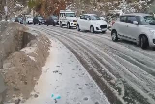 fresh-snowfall-in-upper-reaches-in-kashmir-mughal-road-closed