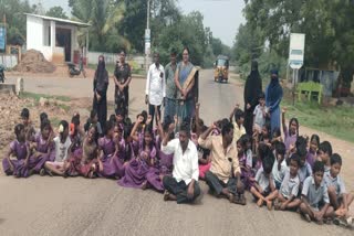 Madamanuru_Govt_School_Students_Suffering