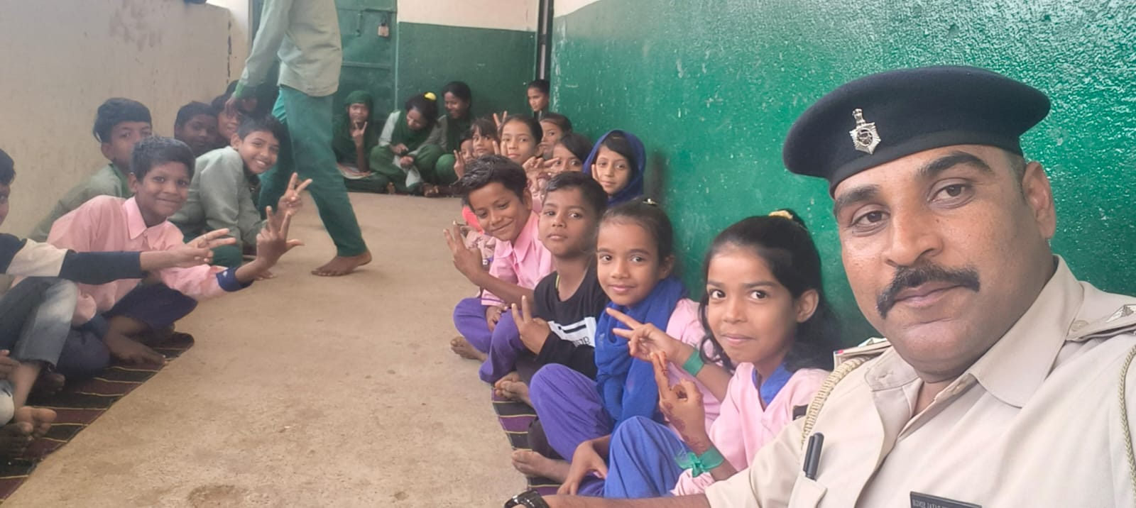 Police station incharge ate mid day meal in school