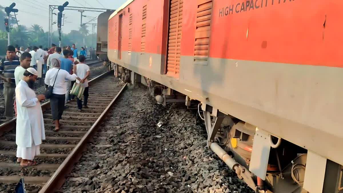 Secunderabad-Shalimar Superfast Express Derail