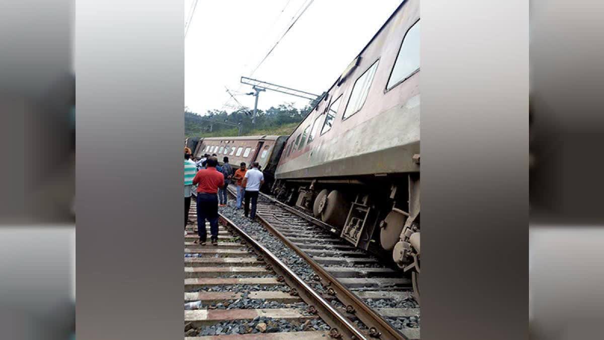 West Bengal: 3 coaches of Secunderabad-Shalimar SF Express derail near Nalpur station, no casualties