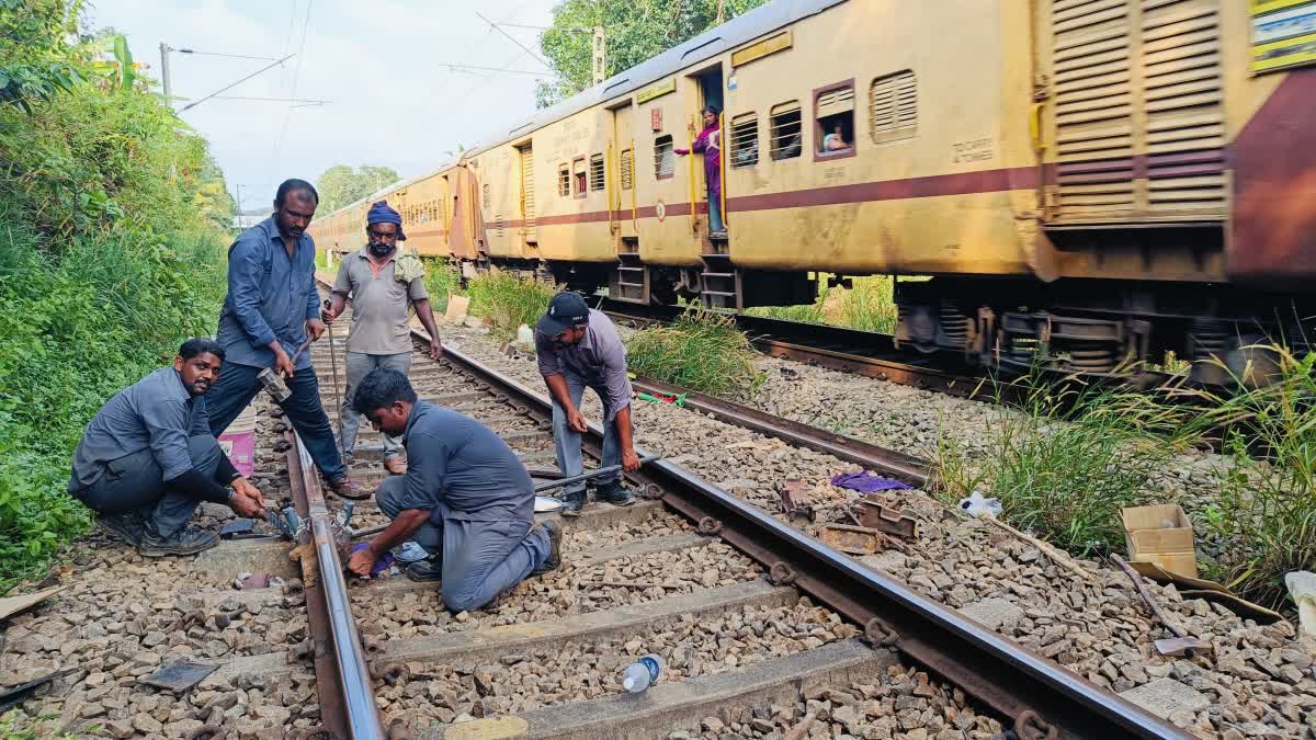 CRACKS IN RAILWAY TRACK IN KOTTAYAM  റെയിൽ പാളത്തിൽ വിള്ളൽ  TRAINS DELAYED IN KOTTAYAM  LATEST NEWS IN MALAYALAM