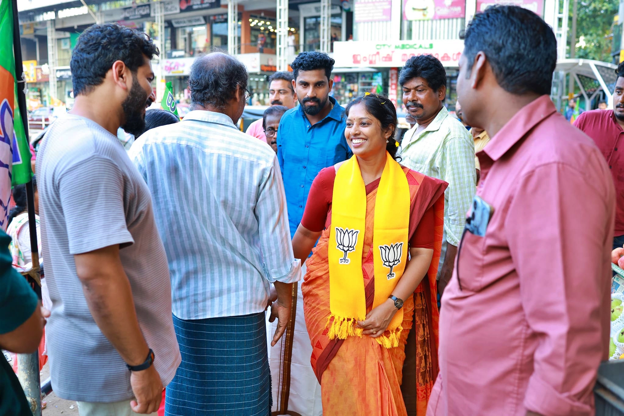 SURESH GOPI IN WAYANAD  VINESH PHOGAT IN WAYANAD  വയനാട് ഉപതെരഞ്ഞെടുപ്പ് പ്രചാരണം  സുരേഷ്‌ ഗോപി വയനാട്ടില്‍