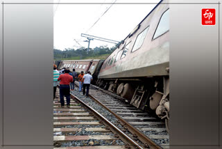 rail derail near Howrah