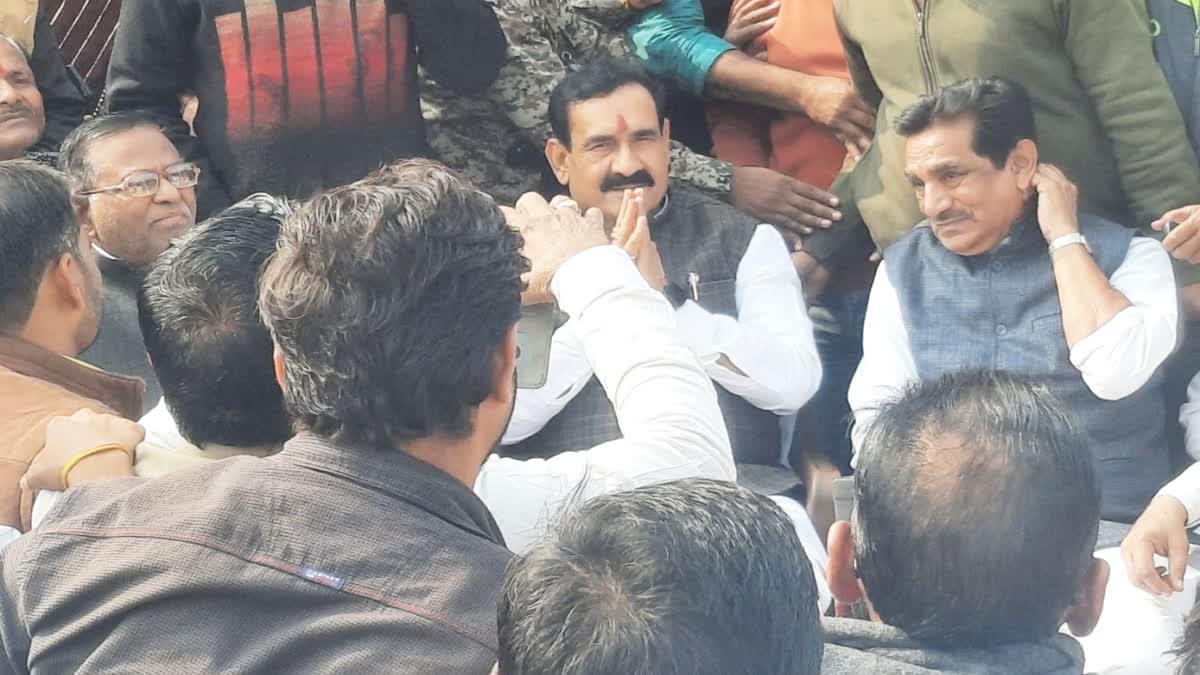 Narottam Mishra again encouraged supporters