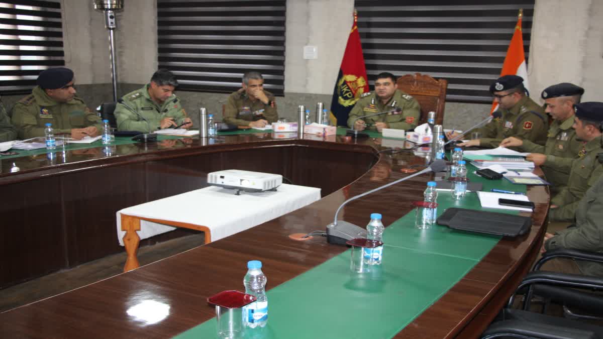 IGP-kashmir-visited-bandipora-reviewed-security-meeting