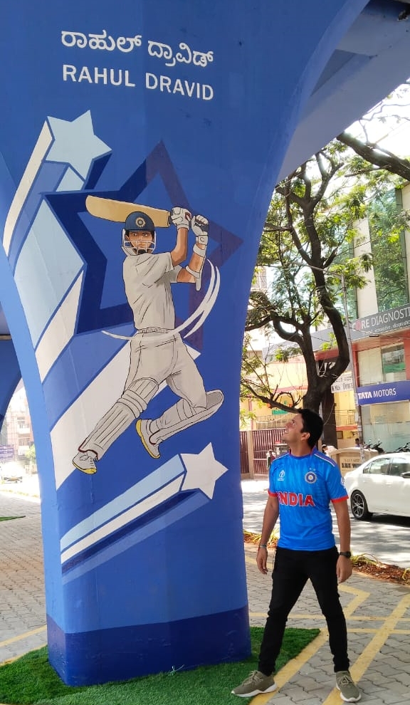 Pillar painted by cricketers pictures  cricketers pictures under brand Bengaluru  brand Bengaluru  ಬ್ರಾಂಡ್ ಬೆಂಗಳೂರಿನ ಅಡಿ  ಫ್ಲೈಓವರ್​ನ ಪಿಲ್ಲರ್​ಗಳಿಗೆ ಸಿಗುತ್ತಿದೆ ಮೇಕ್ ಓವರ್  ಫ್ಲೈಓವರ್​ನ ಪಿಲ್ಲರ್​ಗಳಿಗೆ ಕ್ರಿಕೆಟಿಗರ ಚಿತ್ರ  ಸಿಲಿಕಾನ್ ಸಿಟಿಯನ್ನು ಸುಂದರಗೊಳಿಸುವ ಪ್ರಯತ್ನ  ಶಾಂತಿನಗರದ ಡಬ್ಬಲ್ ರಸ್ತೆ