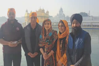 Actor Raj Babbar and his daughter Juhi Babbar bowed at Sri Harmandir Sahib