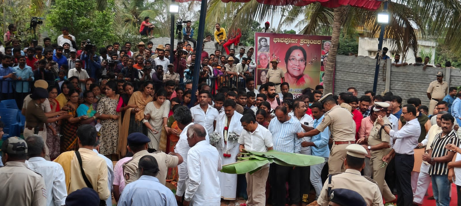 kannada-veteran-actress-leelavati-funeral