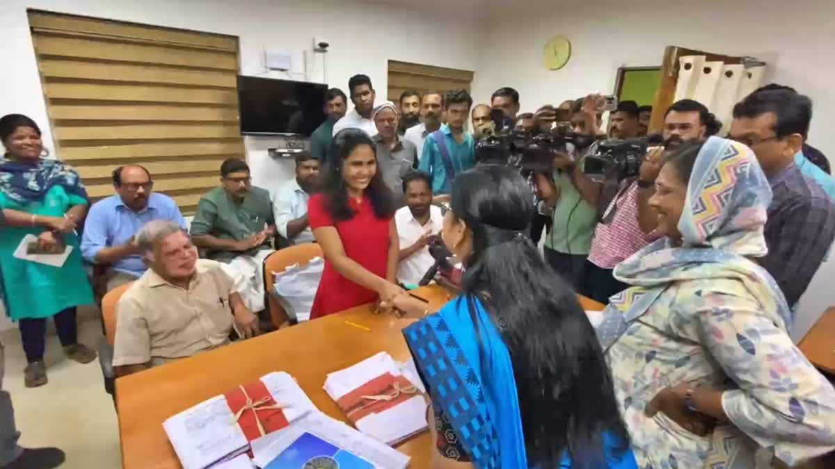 WAYANAD LANDSLIDE VICTIM SHRUTI  ശ്രുതി ജോലിയിൽ പ്രവേശിച്ചു  REVENUE DEPARTMENT  WAYANAD COLLECTORATE