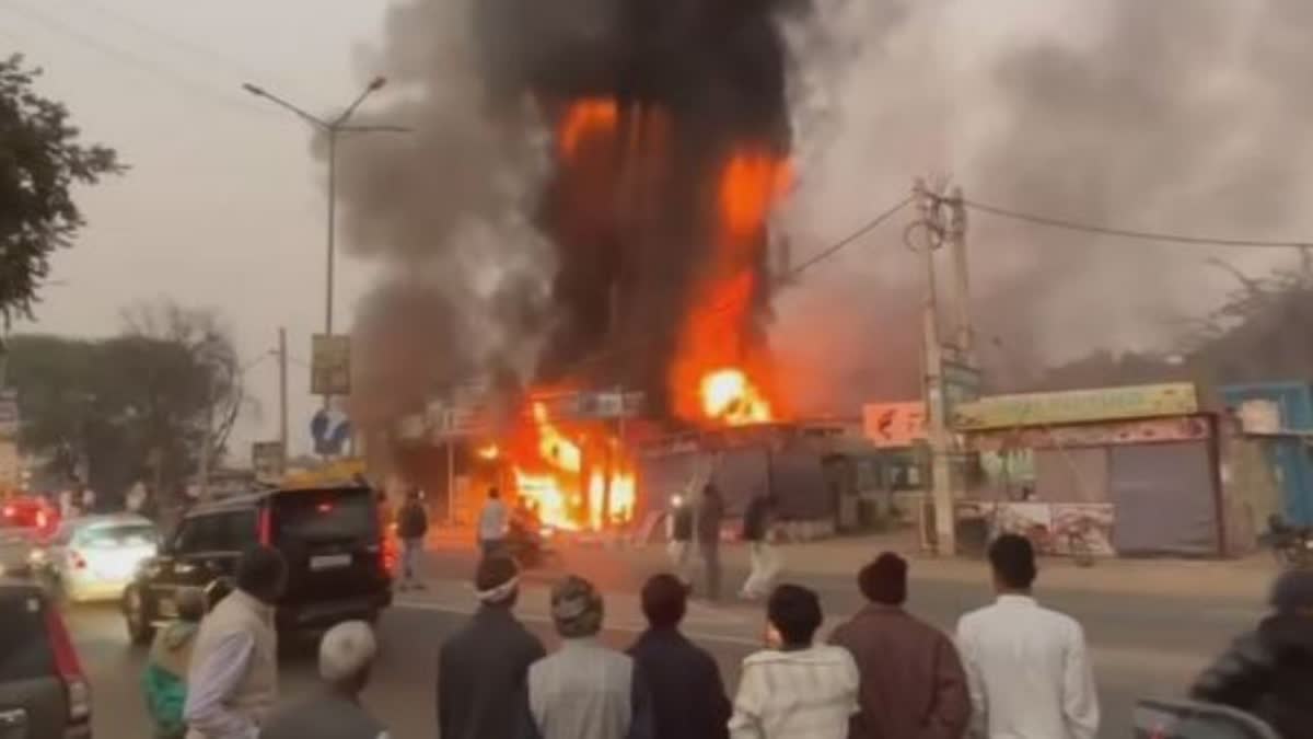 Massive fire broke out in Mega Mart of Rewari