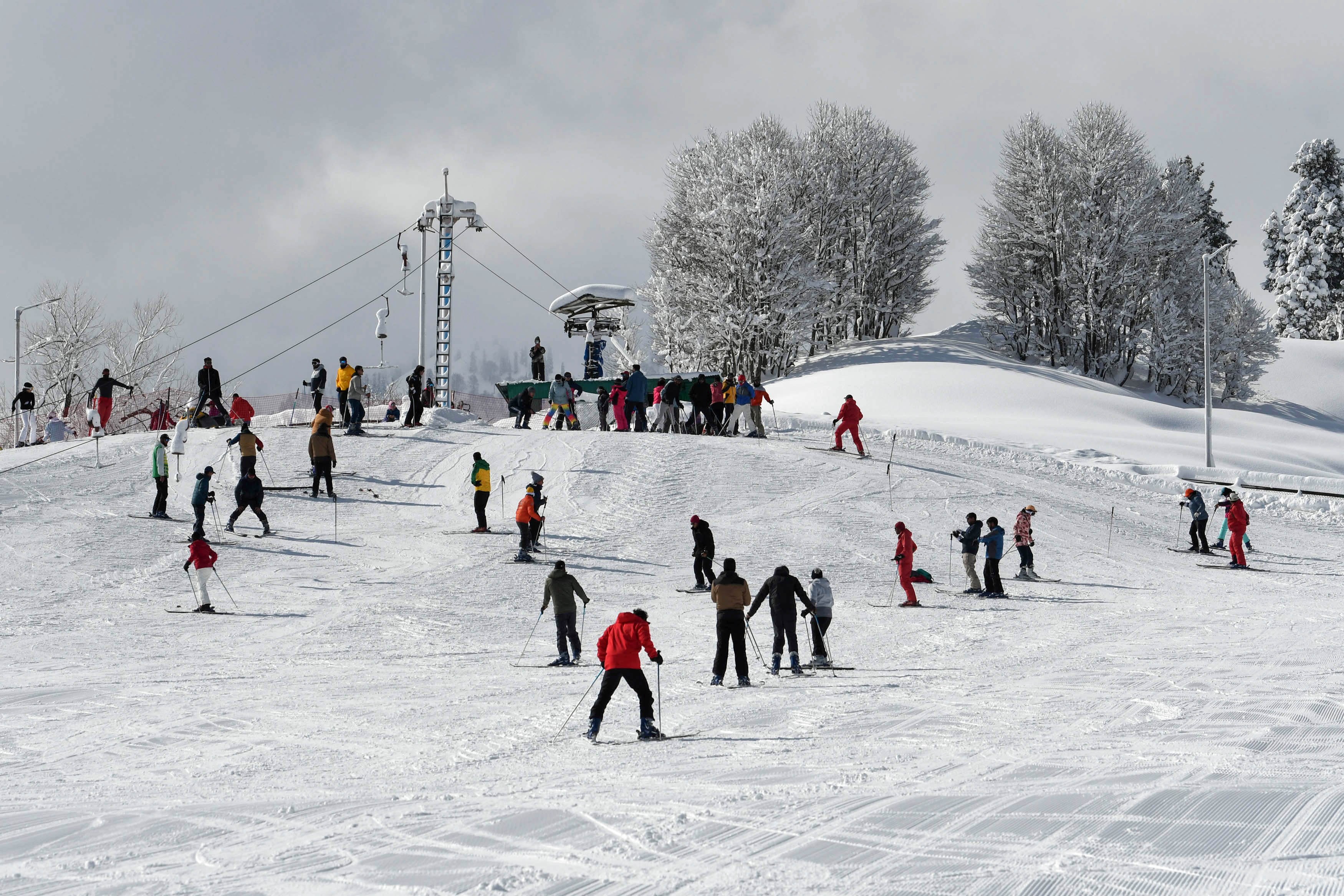 Kashmir is building up for snowy days ahead as dry cold engulfs the valley with temperatures plunging to minus 9 at Gulmarg, the famed meadow that becomes skiers' paradise once snowfall turns it into a white wonder.