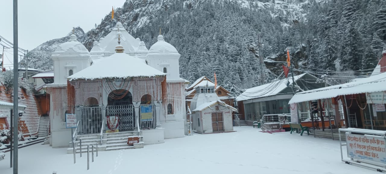 Snowfall in Gangotri Dham