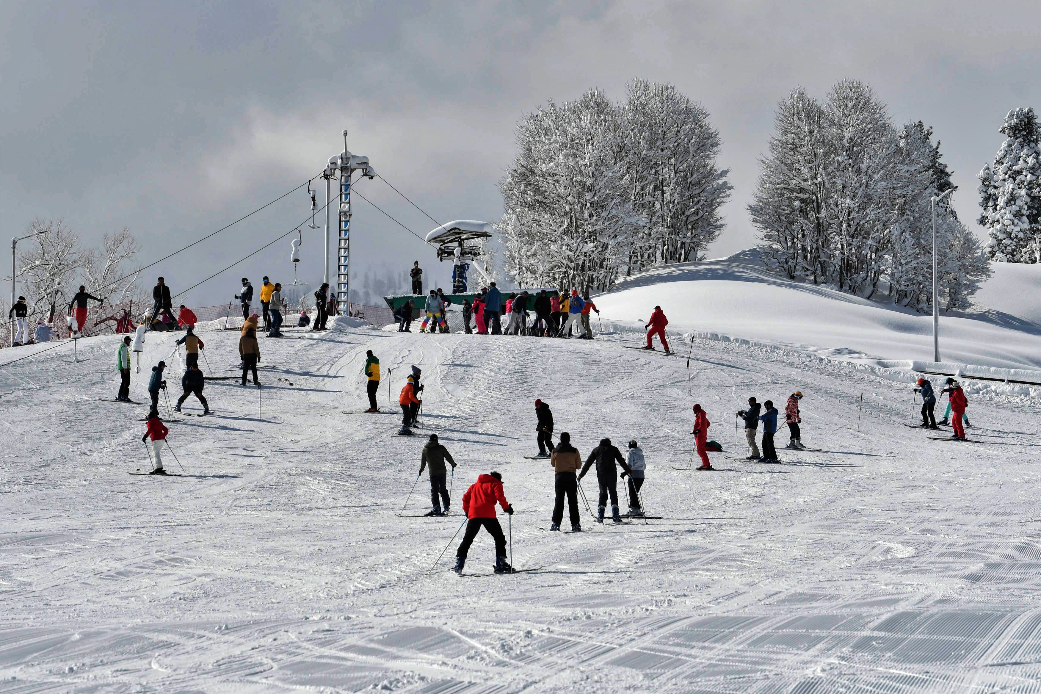 KASHMIR TRIP PLAN  GULMARG SKIING DETAILS  കശ്‌മീര്‍ ഗുല്‍മാര്‍ഗ് യാത്ര  ഗുല്‍മാര്‍ഗ് മഞ്ഞ് വീഴ്‌ച സ്‌കീയിങ്