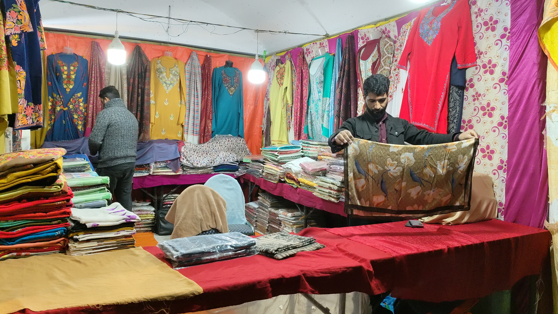 Leaders of Hindu organization beat up Kashmiri youth who came to sell Pashmina shawls at Geeta Jayanti Mahotsav in Kurukshetra by calling them Bangladeshi Muslims