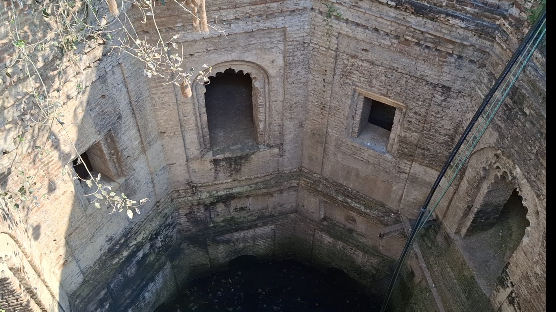 Baradwari well