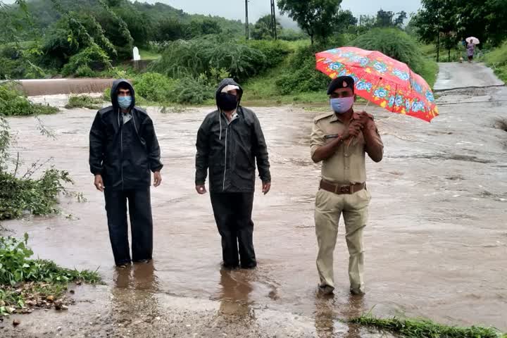 અરવલ્લી પોલીસ દ્વારા ભયજનક કોઝવે અને તળાવો પર બન્દોબસ્ત ગોઠવવામાં આવ્યો 