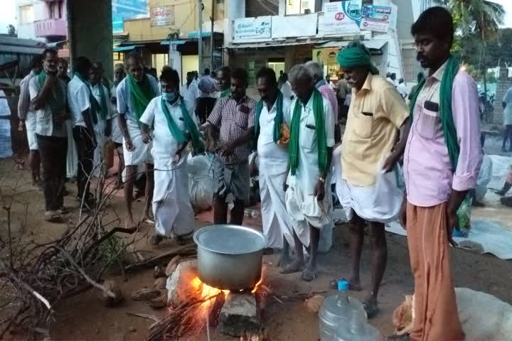 விவசாயிகள் காத்திருப்பு போராட்டம்