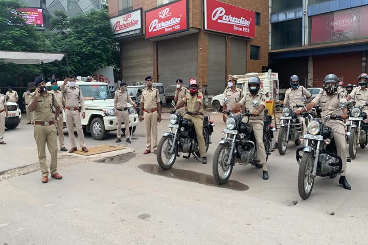 Raipur police took out special march on bike