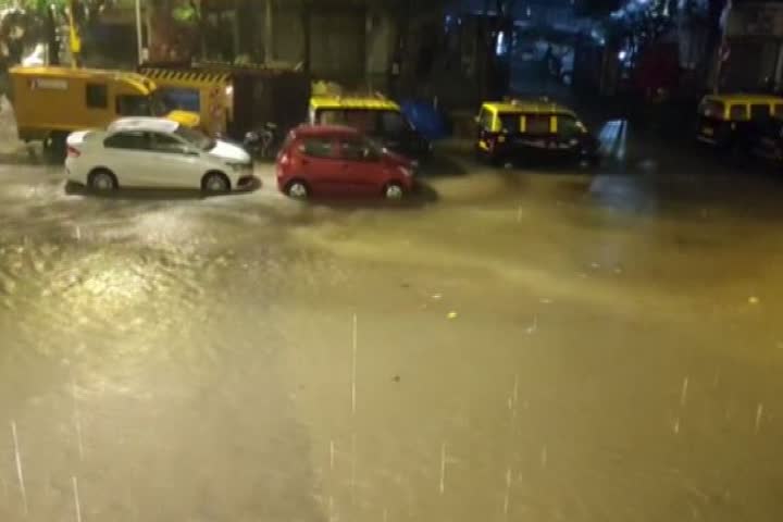 overnight-rain-leads-to-waterlogging-in-mumbai-red-alert-in-city-for-2-days