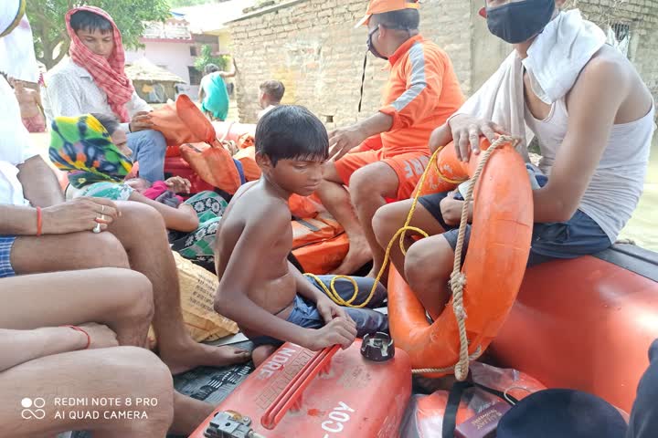 people are faces many problems effects of flood