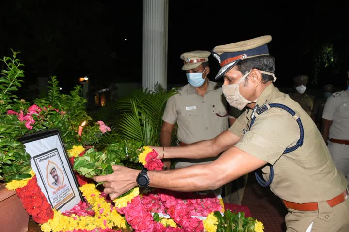 மீட்பு பணியின் போது உயிரிழந்த வீரருக்கு டிஜிபி சைலேந்திரபாபு அஞ்சலி!