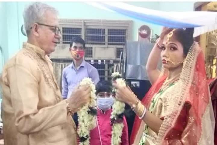 72 years old retired professor from sreerampore get married to avoid lonliness