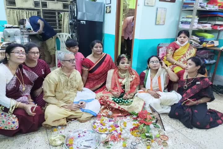 72 years old retired professor from sreerampore get married to avoid lonliness