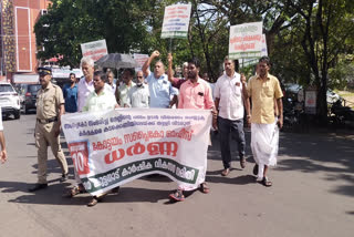 Farmers protest  procurement amount  കർഷകരുടെ പ്രതിഷേധം  നെല്ലിന്‍റെ സംഭരണ തുക