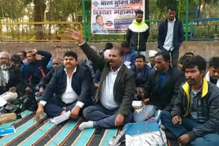 http://10.10.50.75//jharkhand/10-January-2024/jh-ran-05-agitataionagainstevm-7210345_10012024211835_1001f_1704901715_71.jpg