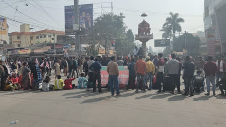 people blocked road over suicide of young man