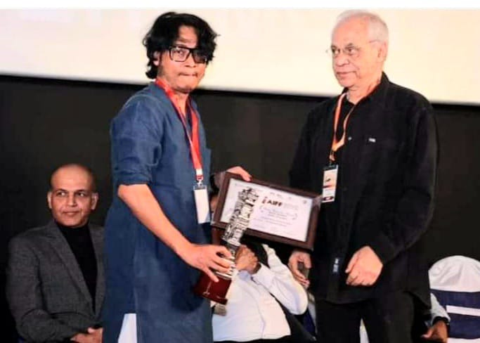 rupali kailash award to NELLIEr kothare