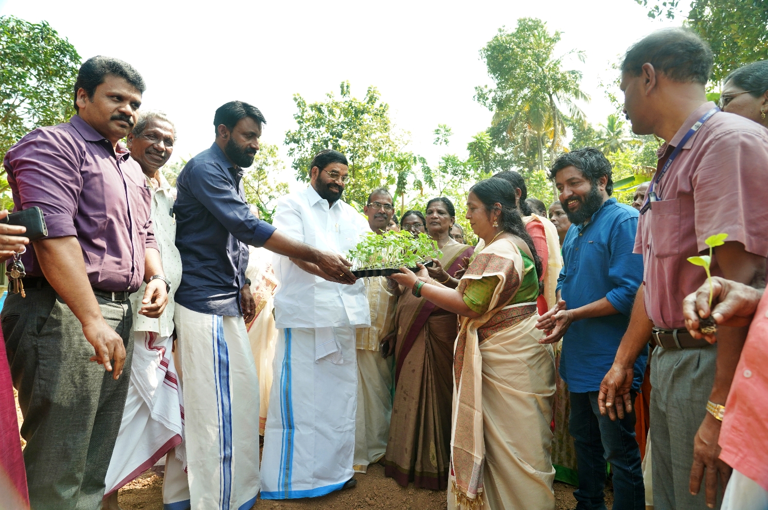 തണ്ണിമത്തൻ കൃഷിക്ക് തുടക്കം  കുടുംബശ്രീ വേനൽ മധുരം പദ്ധതി  VN VASAVAN INAUGURAT VENAL MADHURAM  LATEST NEWS IN MALAYALAM