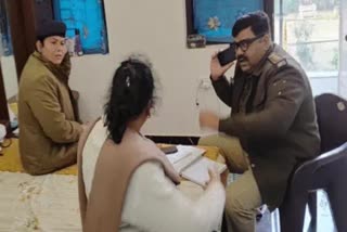 मौके पर पहुंचे पुलिस के अधिकारी