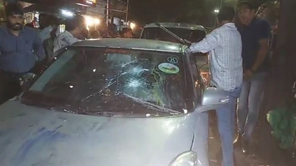 A group of BJP workers threw ink and broke the windows of a car in which journalist Nikhil Wagle was travelling in Pune on Friday.