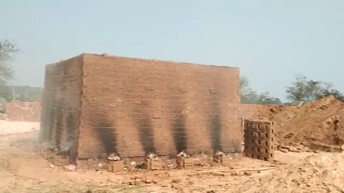 Suffocated To Death At Brick Kiln  Death At Brick Kiln In Dhenkanal  4 members of a family Died  ഇഷ്‌ടിക ചൂളയിൽ മരിച്ചു  ശ്വാസം മുട്ടി മരിച്ചു