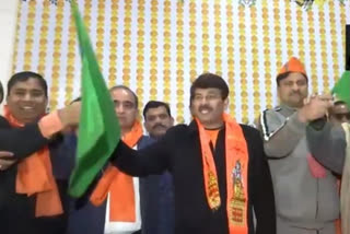 BJP MP Manoj Tiwari flagged off a special train from Shahdara to Ayodhya Dham on Friday.
