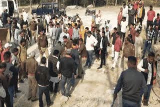 Etv Bharat सोनभद्र में मिट्टी का टीला गिरा: दो महिलाओं समेत तीन लोगों की मौत एक हालत नाजुक