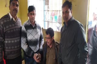 Sub Inspector taking bribe in police station