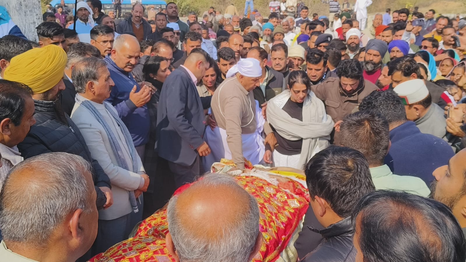 Simmi Agnihotri funeral in Una