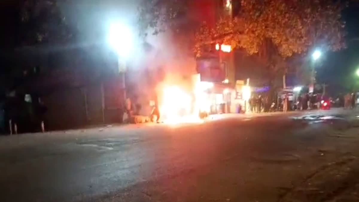 car caught fire near mandi samiti in rishikesh