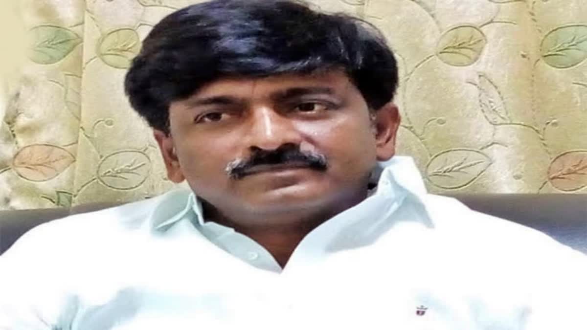 Investigating Officer Questioned to TDP Leader B Tech Ravi