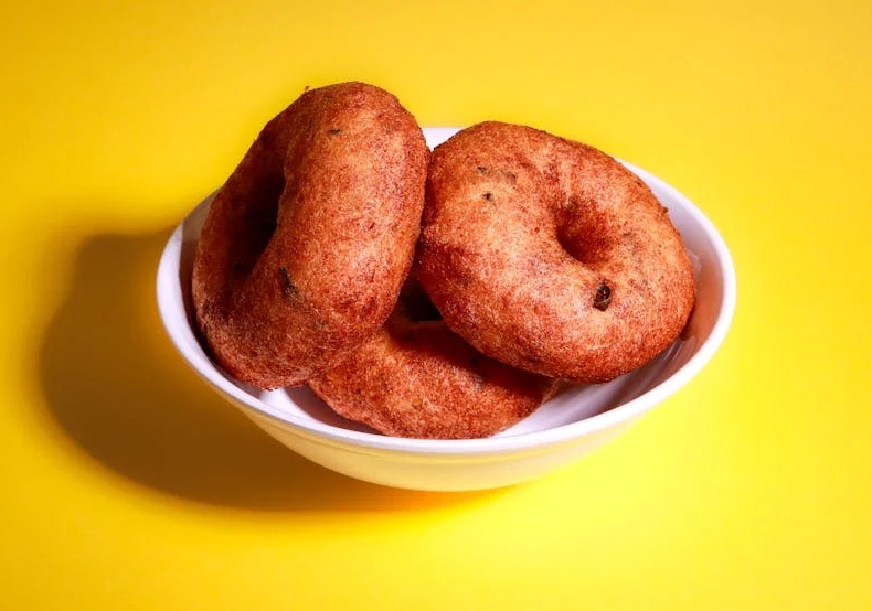 RAVA VADA RECIPE  INSTANT RAVA VADA RECIPE  HOW TO MAKE INSTANT RAVA VADA  ರವೆ ವಡೆ