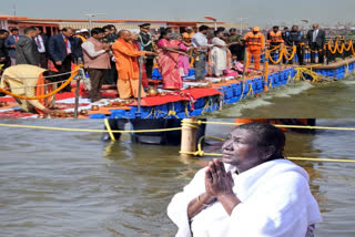 President Droupadi Murmu offers prayers after taking a holy dip at Triveni Sangam