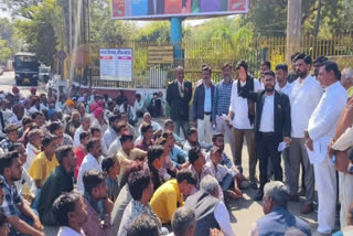 Protest at collectorate in Bhilwara